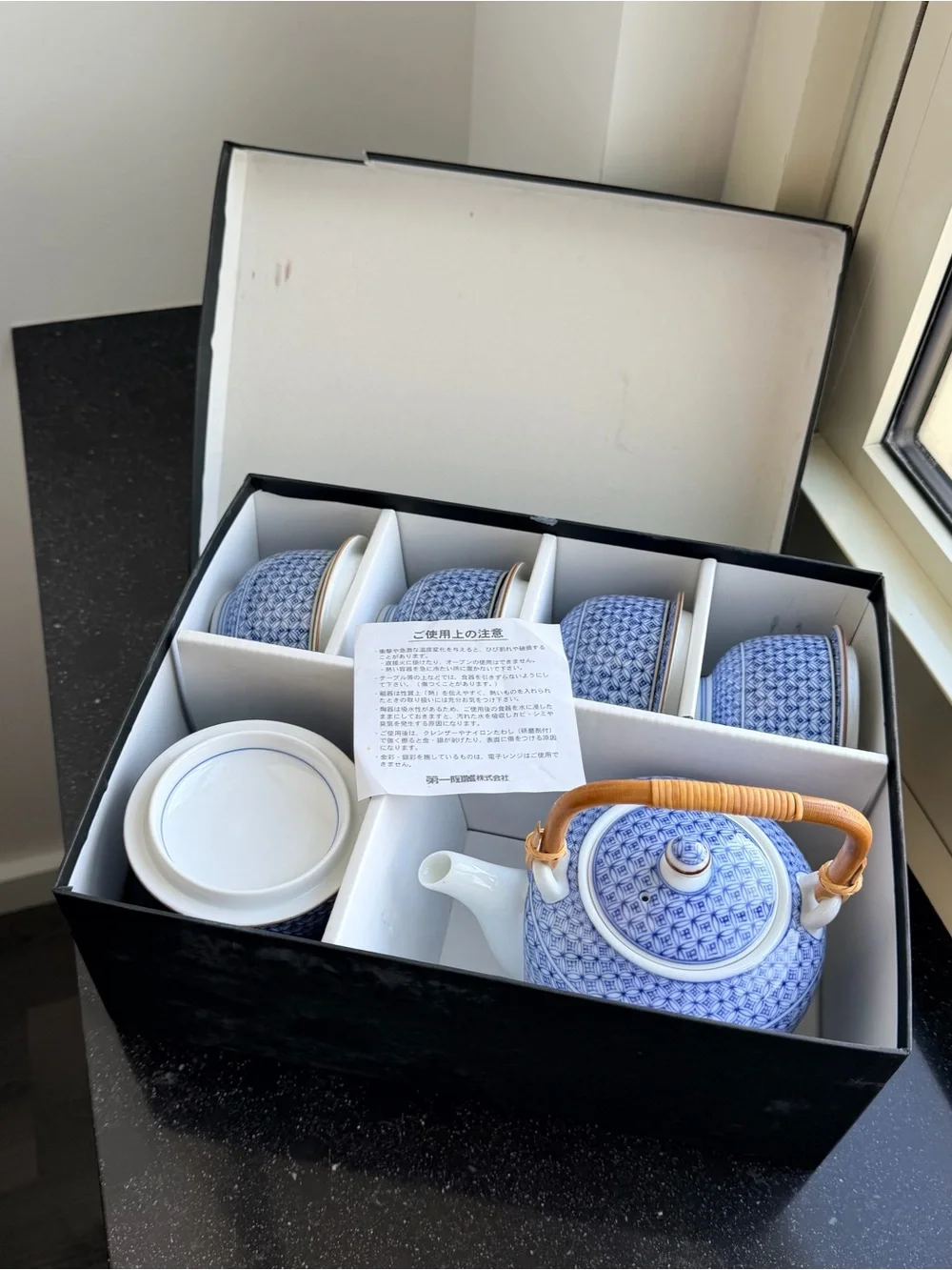 Japanese Vintage blue Porcelain Tea Set teapot with 5 cups with lids, wood plate